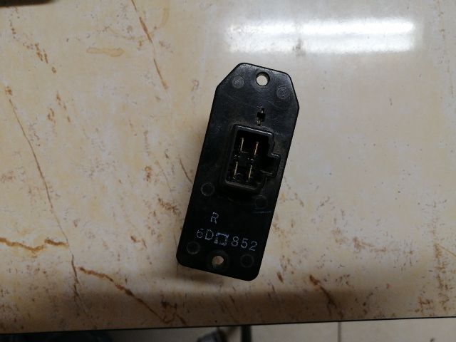 bontott MITSUBISHI CARISMA Előtét Ellenállás Fűtőmotor