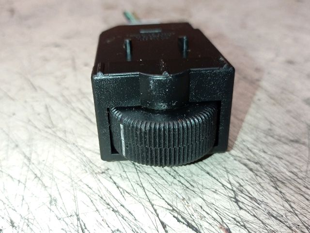 bontott MITSUBISHI CARISMA Fényszórómagasság Állító Kapcsoló