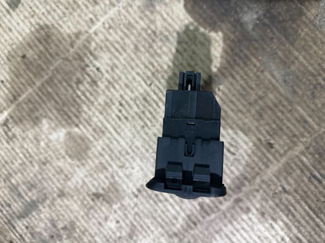 bontott MITSUBISHI CARISMA Fényszórómagasság Állító Kapcsoló