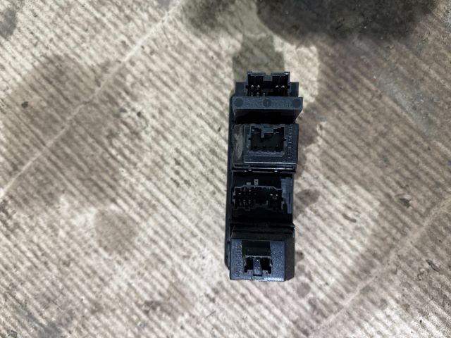 bontott MITSUBISHI CARISMA Fényszórómagasság Állító Kapcsoló