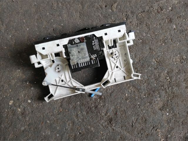 bontott MITSUBISHI CARISMA Fűtéskapcsoló (manuális klímás)