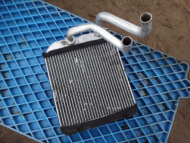 bontott MITSUBISHI CARISMA Fűtőradiátor