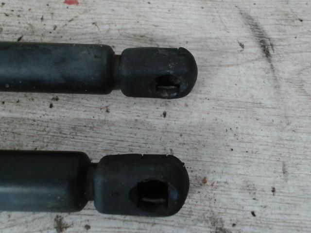 bontott MITSUBISHI CARISMA Gázrugós Kitámasztó Teleszkóp Pár Csomagtérajtó