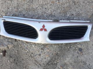 bontott MITSUBISHI CARISMA Hűtőrács