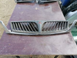 bontott MITSUBISHI CARISMA Hűtőrács