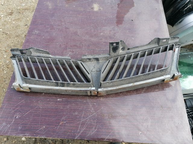 bontott MITSUBISHI CARISMA Hűtőrács