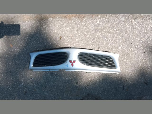 bontott MITSUBISHI CARISMA Hűtőrács