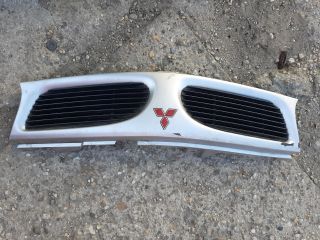 bontott MITSUBISHI CARISMA Hűtőrács