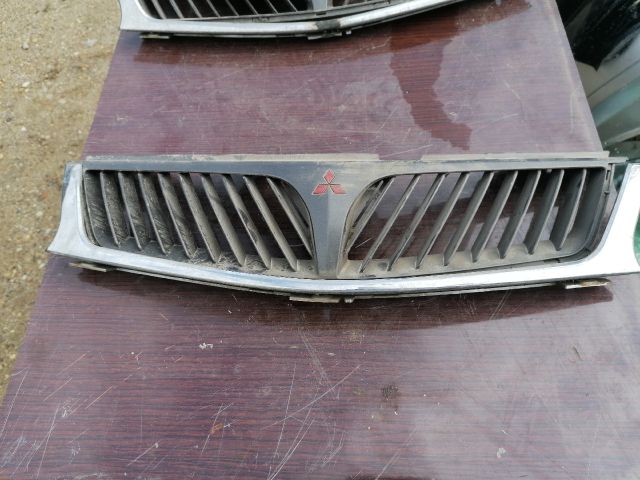 bontott MITSUBISHI CARISMA Hűtőrács