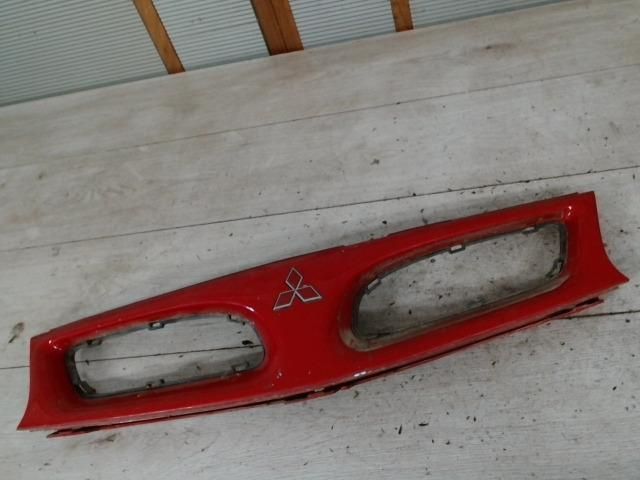 bontott MITSUBISHI CARISMA Hűtőrács