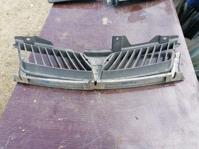 bontott MITSUBISHI CARISMA Hűtőrács