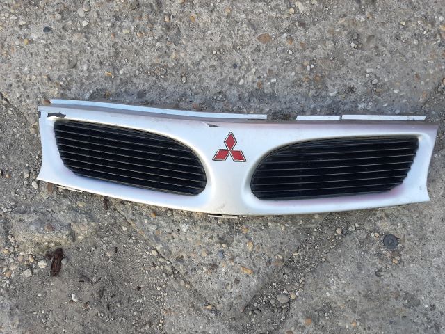bontott MITSUBISHI CARISMA Hűtőrács