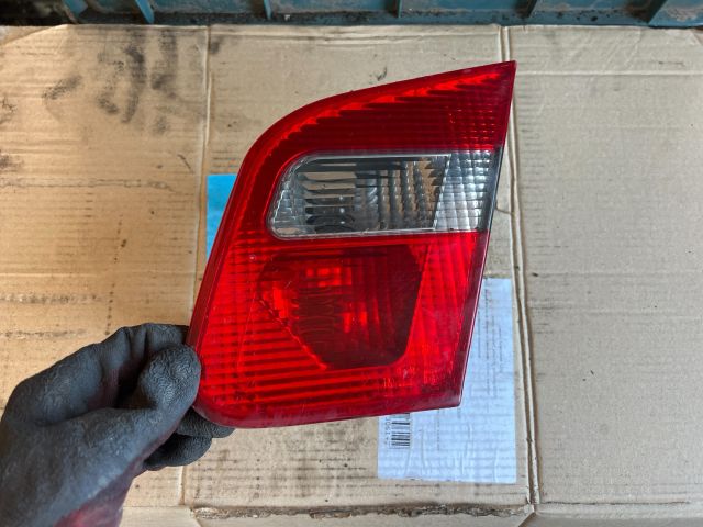 bontott MITSUBISHI CARISMA Jobb Belső Hátsó Lámpa