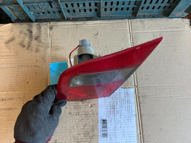 bontott MITSUBISHI CARISMA Jobb Belső Hátsó Lámpa