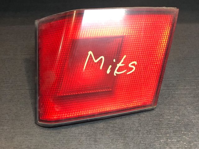 bontott MITSUBISHI CARISMA Jobb Belső Hátsó Lámpa