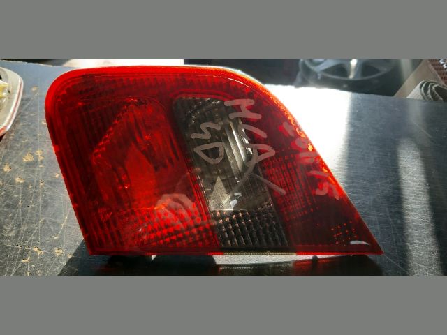 bontott MITSUBISHI CARISMA Jobb Belső Hátsó Lámpa