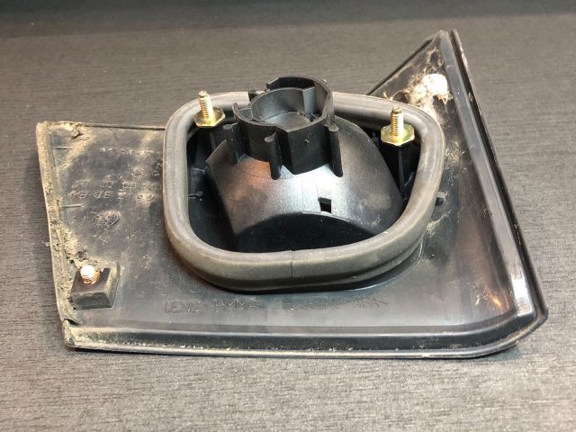 bontott MITSUBISHI CARISMA Jobb Belső Hátsó Lámpa