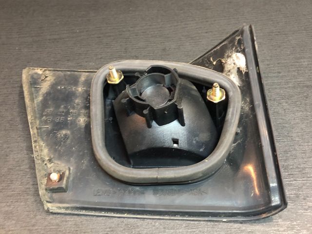 bontott MITSUBISHI CARISMA Jobb Belső Hátsó Lámpa