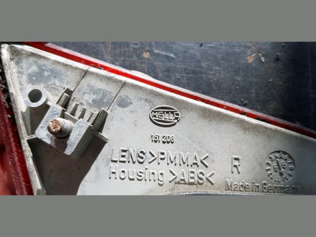 bontott MITSUBISHI CARISMA Jobb Belső Hátsó Lámpa