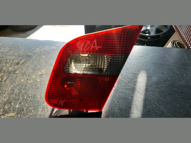 bontott MITSUBISHI CARISMA Jobb Belső Hátsó Lámpa