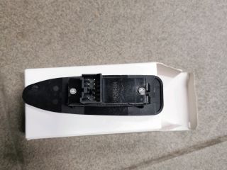 bontott MITSUBISHI CARISMA Jobb első Ablakemelő Kapcsoló