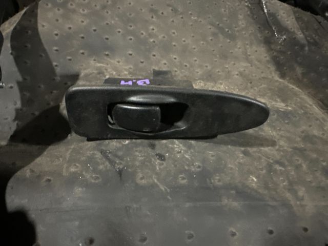 bontott MITSUBISHI CARISMA Jobb első Ablakemelő Kapcsoló