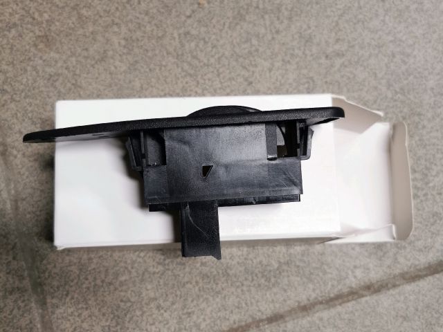 bontott MITSUBISHI CARISMA Jobb első Ablakemelő Kapcsoló