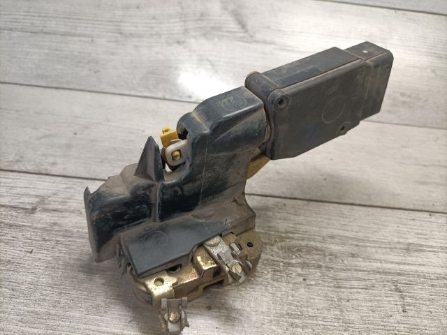 bontott MITSUBISHI CARISMA Jobb első Ajtózár