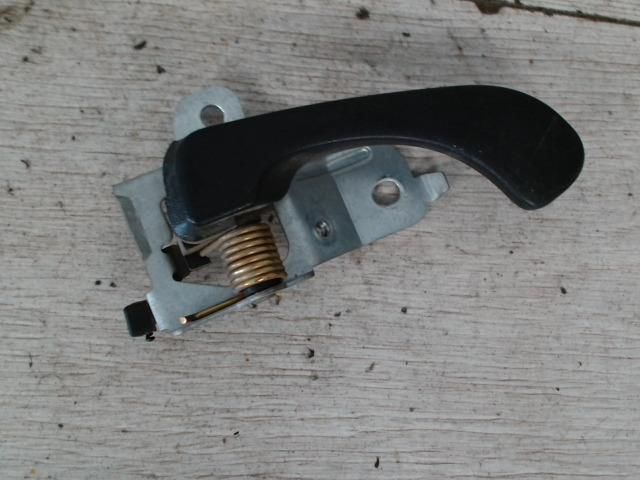 bontott MITSUBISHI CARISMA Jobb első Belső Kilincs