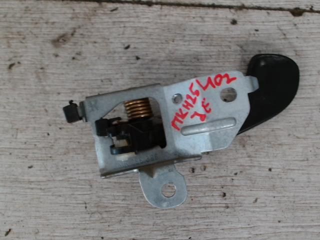 bontott MITSUBISHI CARISMA Jobb első Belső Kilincs