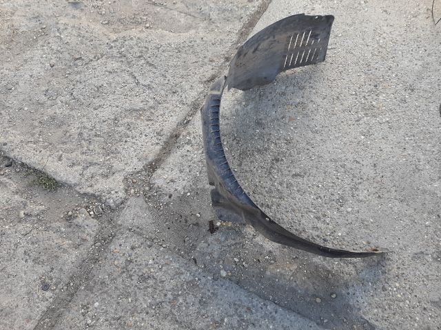 bontott MITSUBISHI CARISMA Jobb első Dobbetét (Kerékjárati, Műanyag)