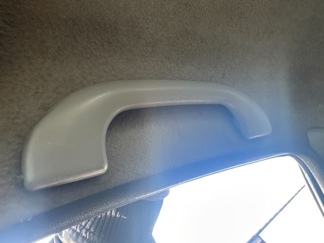 bontott MITSUBISHI CARISMA Jobb első Kapaszkodó (Felső)