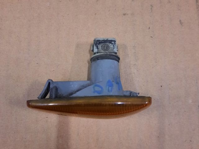 bontott MITSUBISHI CARISMA Jobb első Sárvédő Irányjelző