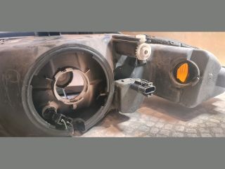 bontott MITSUBISHI CARISMA Jobb Fényszóró
