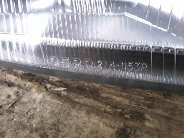 bontott MITSUBISHI CARISMA Jobb Fényszóró