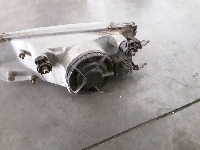 bontott MITSUBISHI CARISMA Jobb Fényszóró