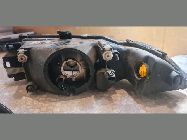 bontott MITSUBISHI CARISMA Jobb Fényszóró