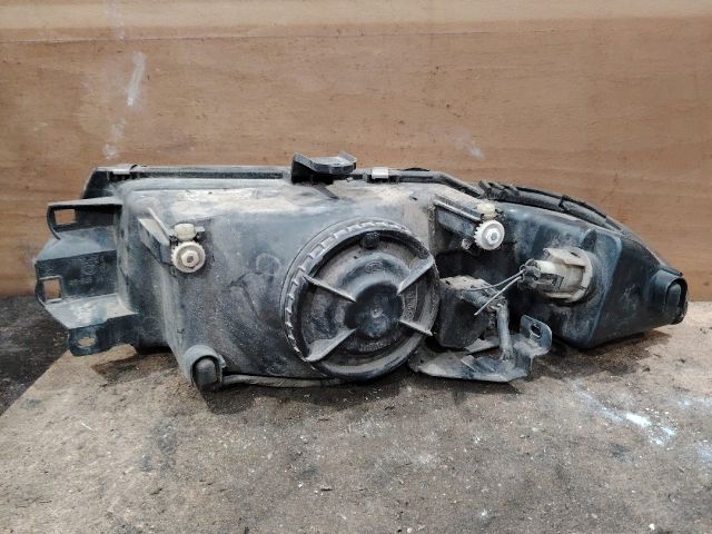 bontott MITSUBISHI CARISMA Jobb Fényszóró