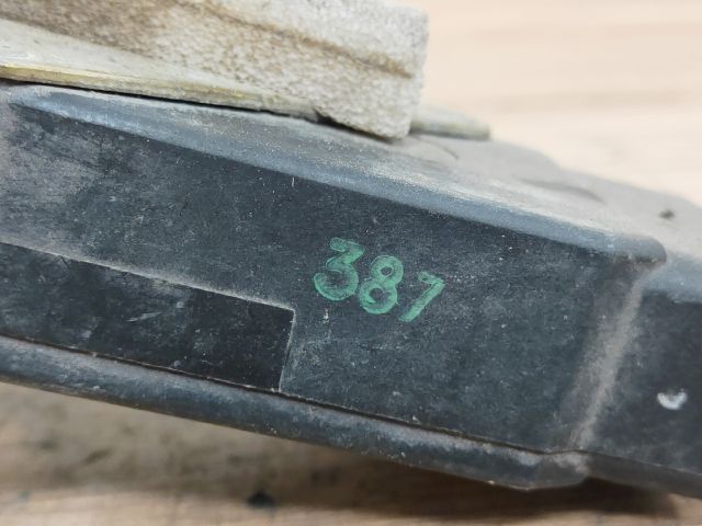 bontott MITSUBISHI CARISMA Jobb hátsó Ajtózár