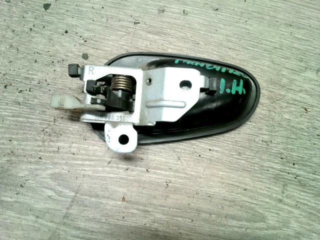 bontott MITSUBISHI CARISMA Jobb hátsó Belső Kilincs