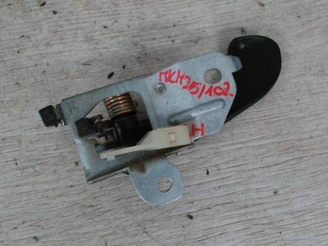 bontott MITSUBISHI CARISMA Jobb hátsó Belső Kilincs