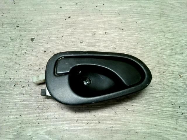 bontott MITSUBISHI CARISMA Jobb hátsó Belső Kilincs