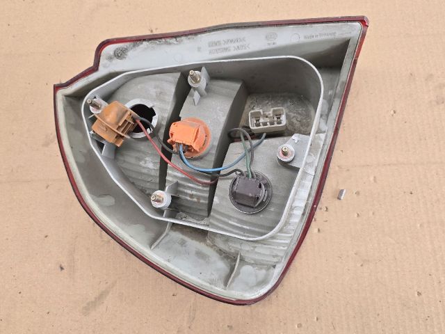 bontott MITSUBISHI CARISMA Jobb Hátsó Lámpa