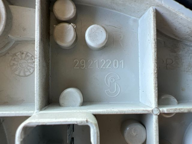 bontott MITSUBISHI CARISMA Jobb Hátsó Lámpa