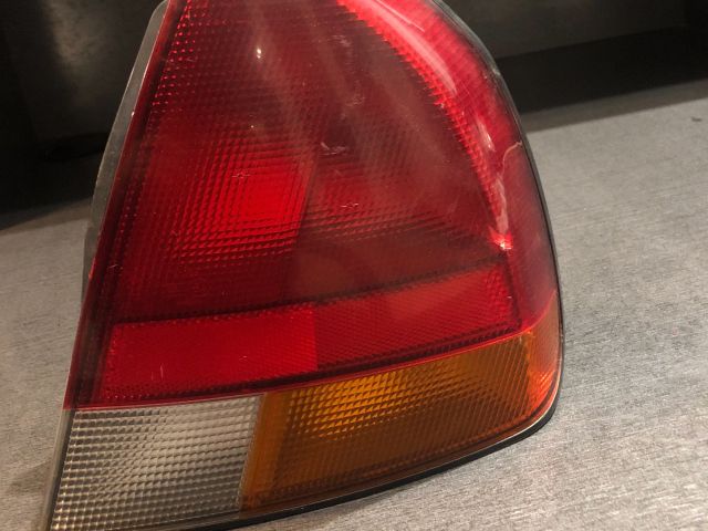 bontott MITSUBISHI CARISMA Jobb Külső Hátsó Lámpa