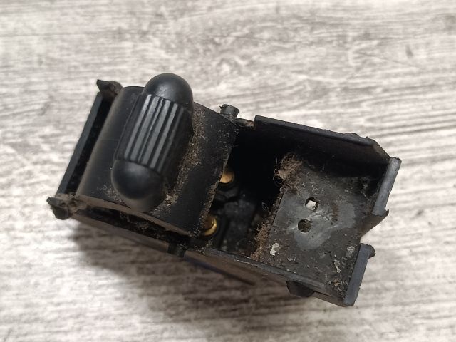 bontott MITSUBISHI CARISMA Központizár Kapcsoló