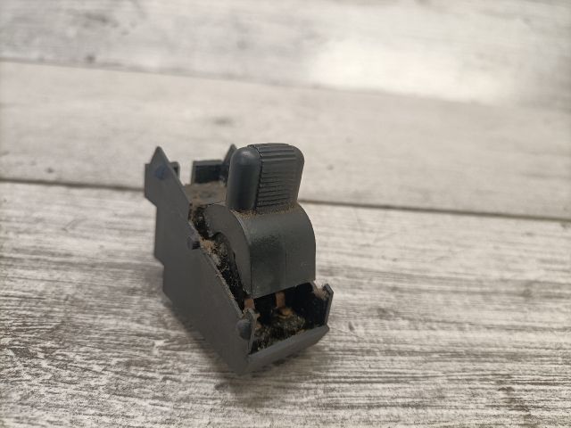 bontott MITSUBISHI CARISMA Központizár Kapcsoló