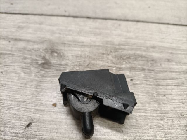 bontott MITSUBISHI CARISMA Központizár Kapcsoló