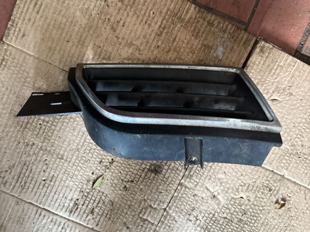 bontott MITSUBISHI CARISMA Motorháztető Díszléc Bal