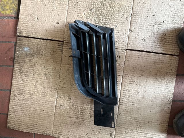 bontott MITSUBISHI CARISMA Motorháztető Díszléc Bal